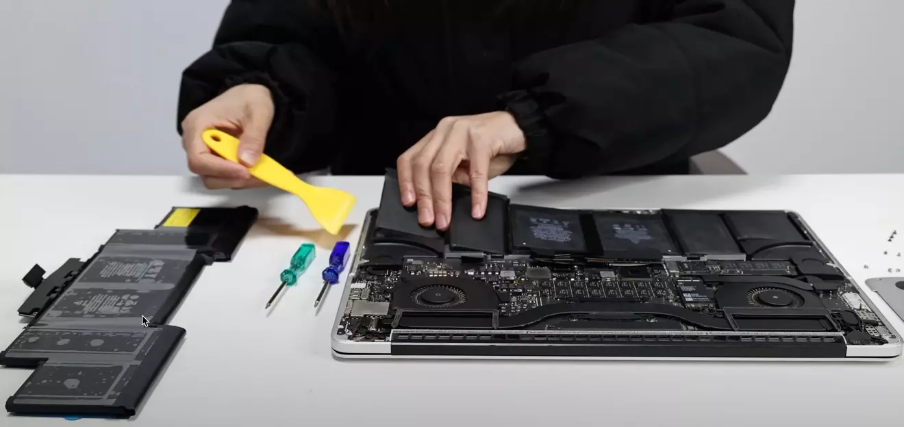 Замена аккумулятора MacBook Air 13 M1 A2337 в Ижевске